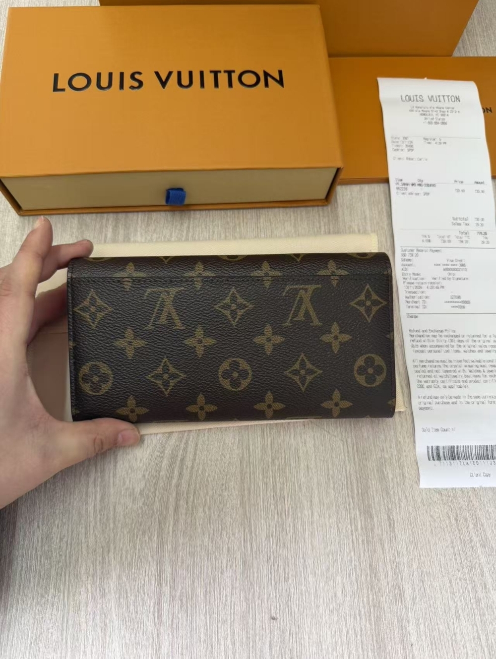 Louis Vuitton Sarah Wallet - Picture 15 of 16